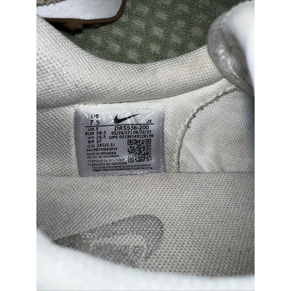Nike Daybreak DR5556-200 Women’s Size 7.5 Beige Floral Suede Retro Waffel